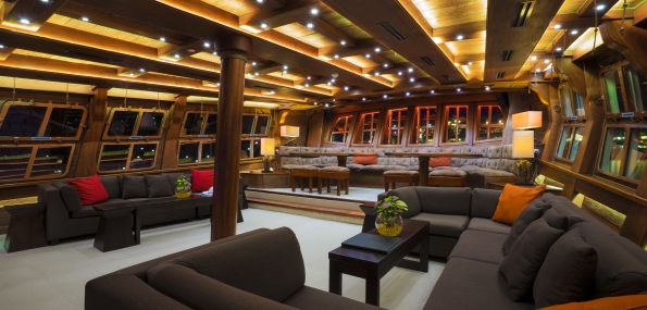 Sunset Sail Onboard The Royal Albatross - Platinum Adult Tickets (2 People) + Special Discount Offer
